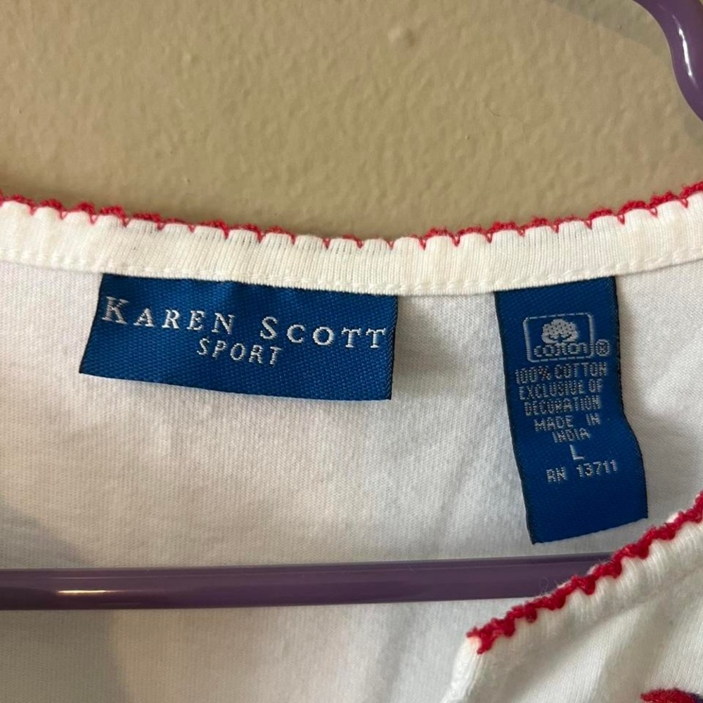 Karen Scott embordiered flower‎ top